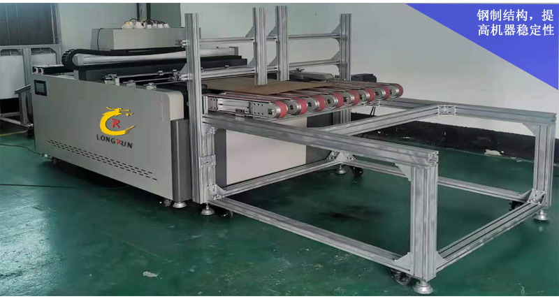 紙箱流水線無版印刷機采用全鋼制結(jié)構(gòu)，提高機器穩(wěn)定性。